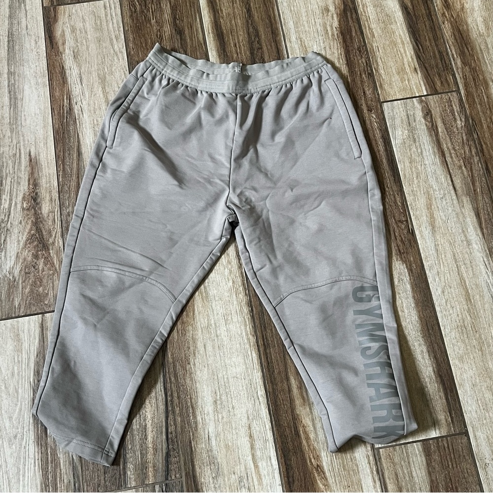 Gymshark mens light gray capri pants